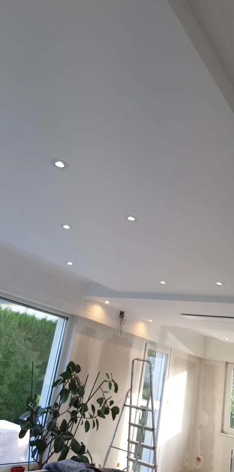 Plafond & spots à Moselle — rénovation par Art & Style